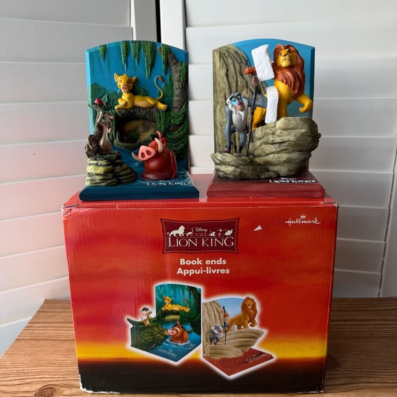 The Lion King Disney Hallmark Resin Book Ends Rare With Original Box & Packaging - Picture 2 of 16